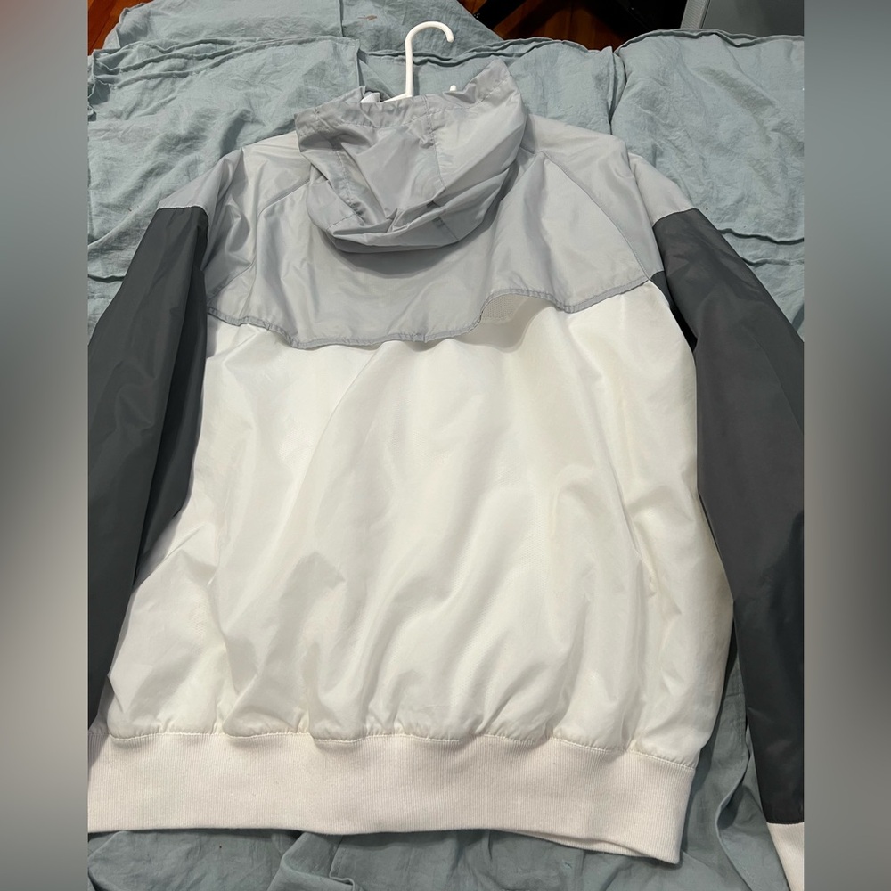 NIKE WINDBREAKER SIZE MEDIUM
